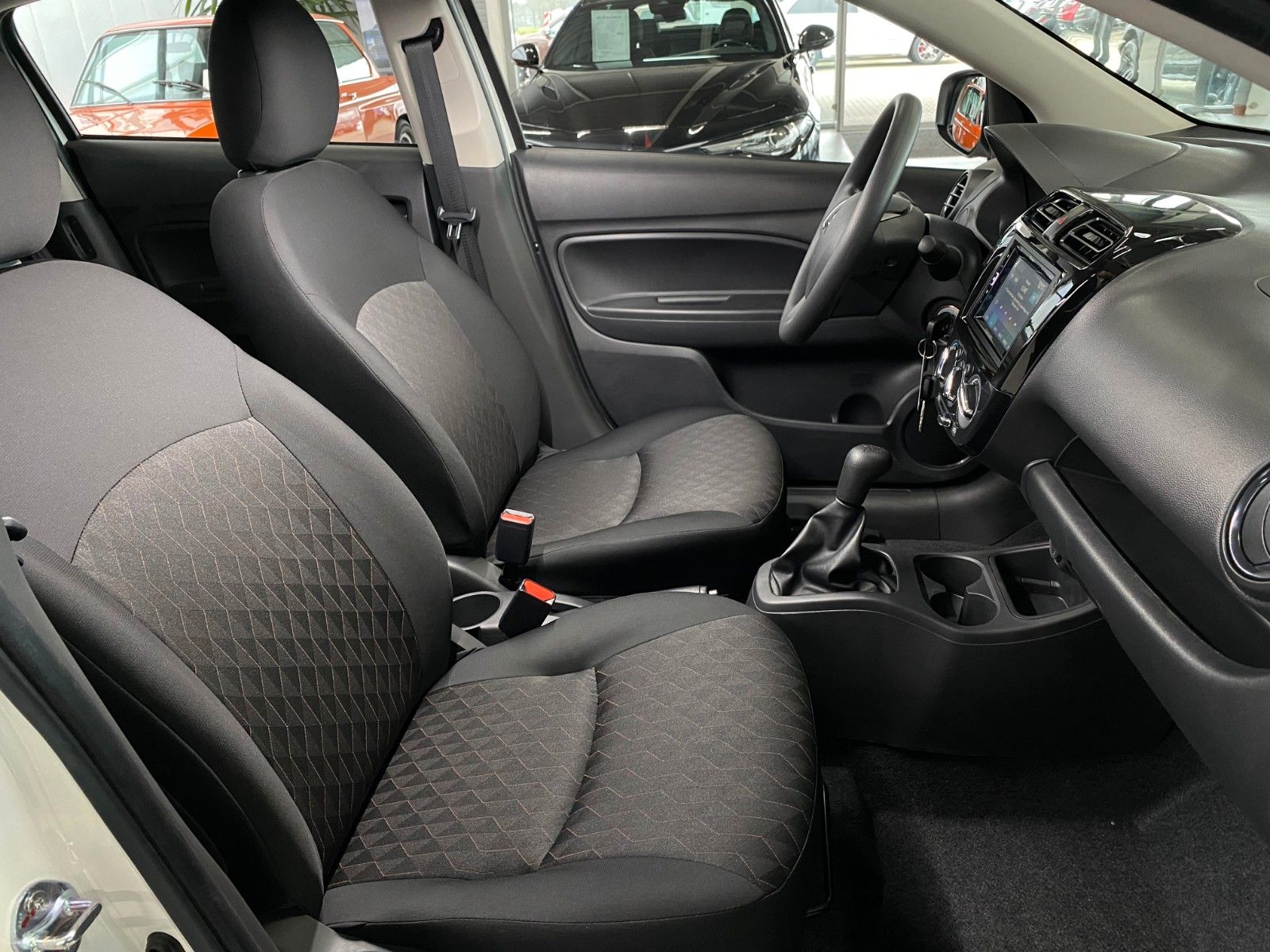 Fahrzeugabbildung Mitsubishi Space Star 1,2 Select Klima DAB+ SALE