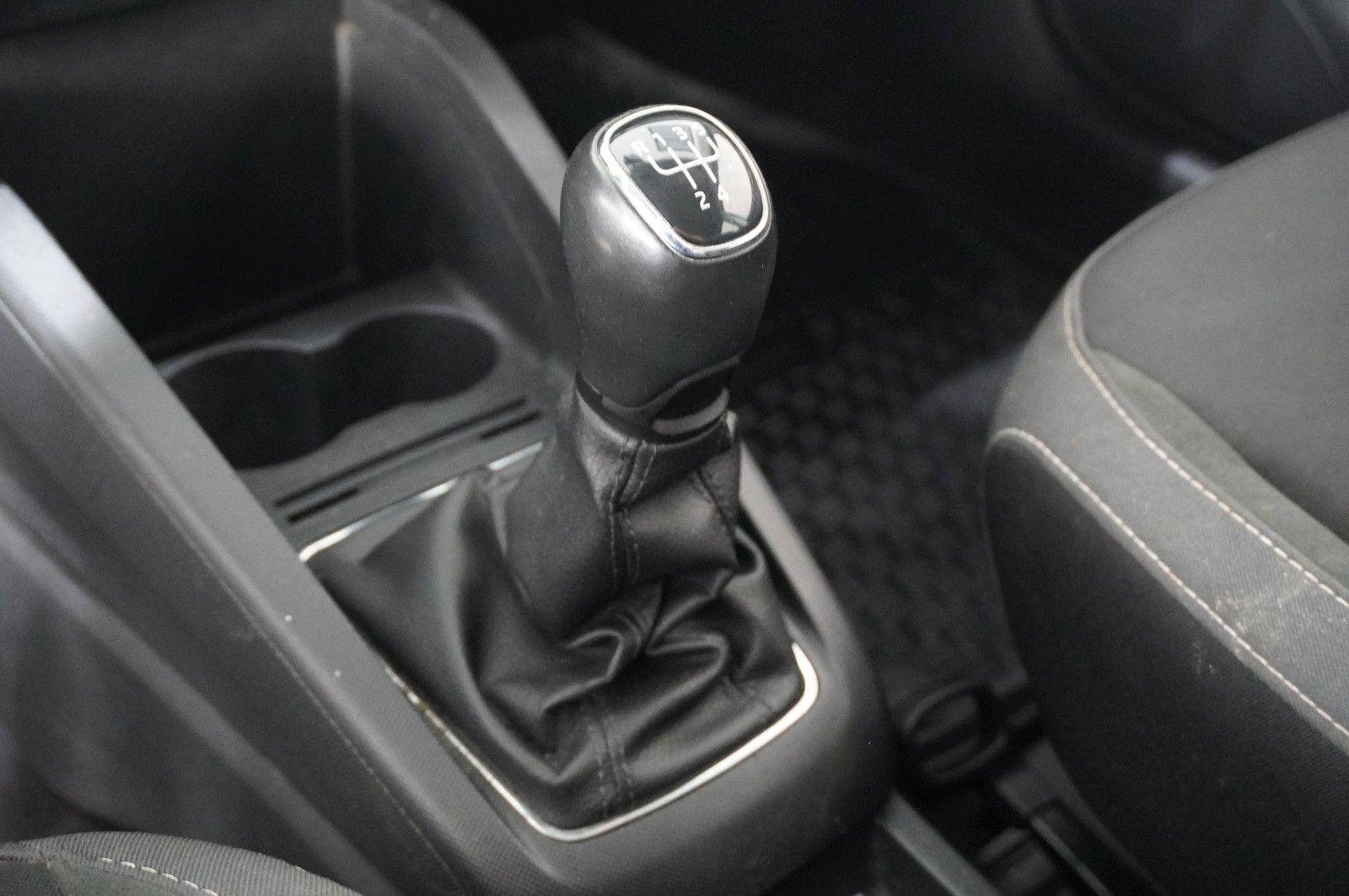 Fahrzeugabbildung SKODA Fabia Combi 1.0 TSI STYLE NAVI/LED/SHZ/PDC/TEMP.