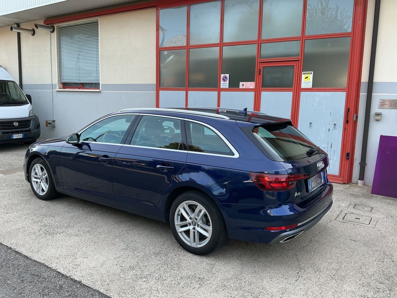 Audi A4 Avant 35 TDI S tronic Business Sport imagem 3