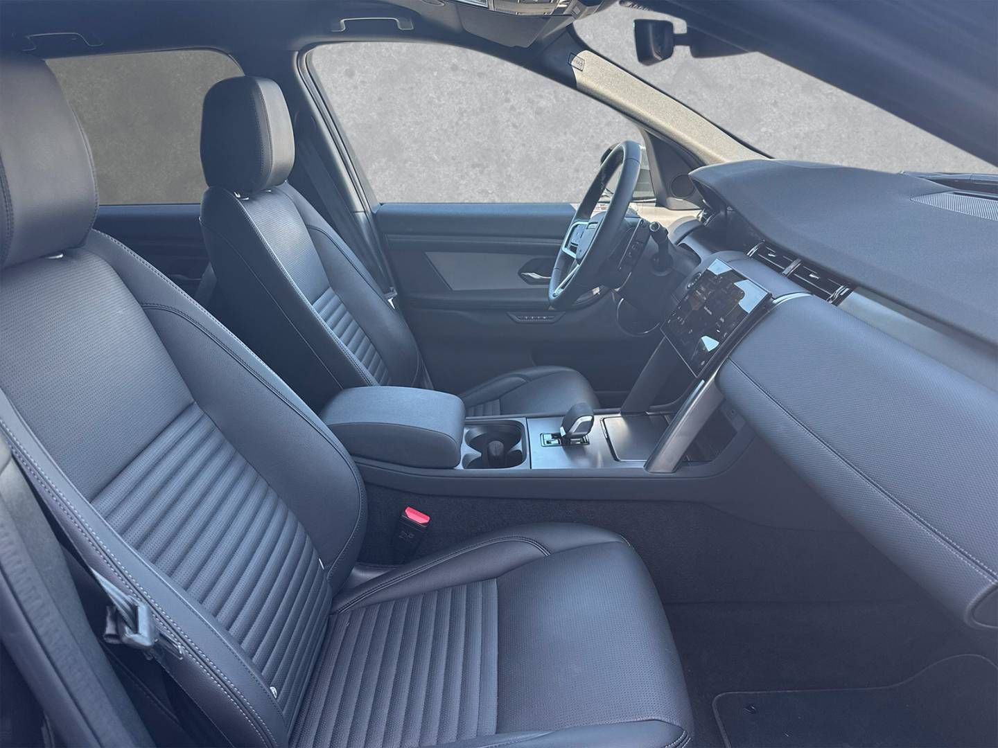 Fahrzeugabbildung Land Rover Discovery Sport D165 Dynamic SE