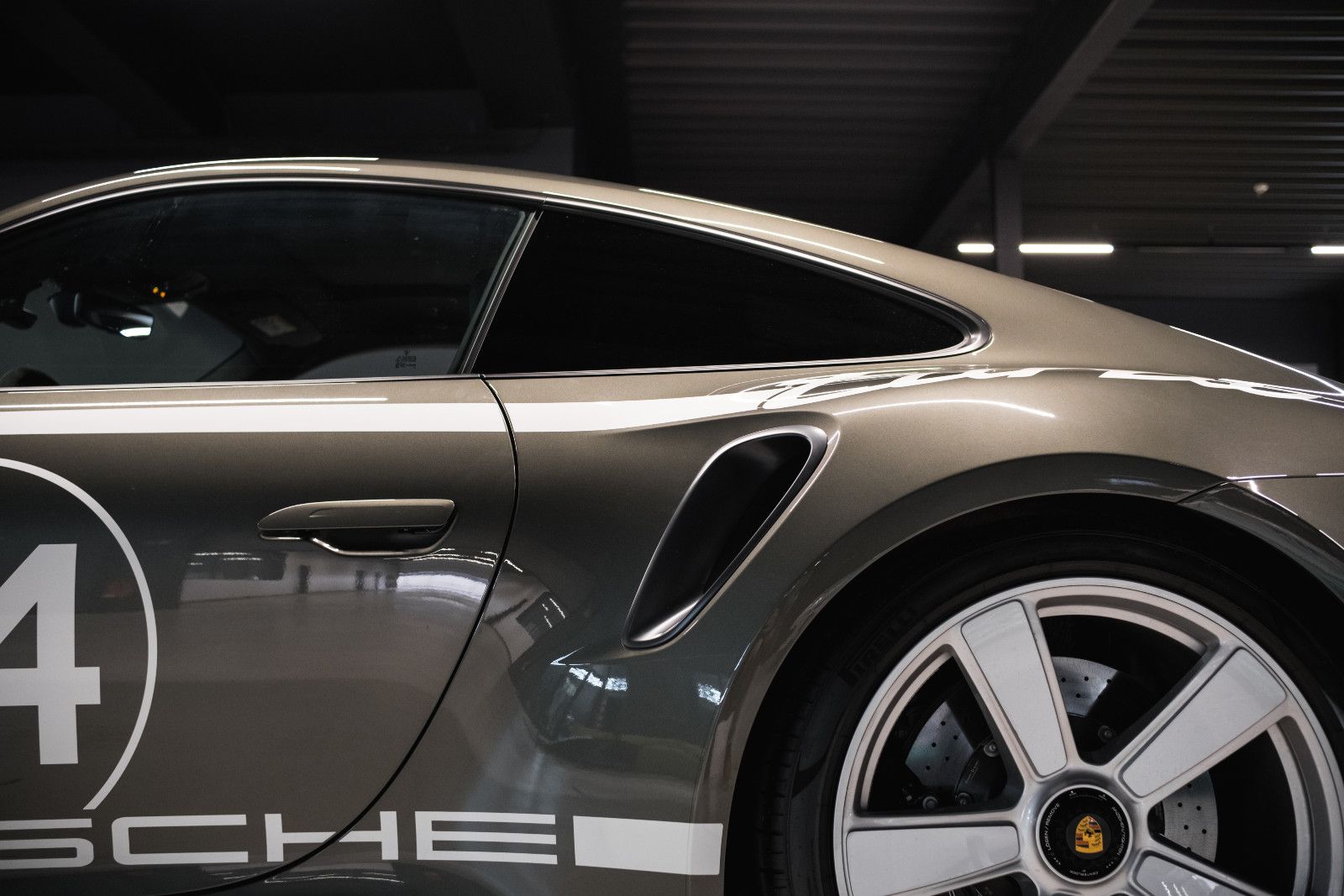 Fahrzeugabbildung Porsche 992/911 Turbo 50 Jahre Heritage-Nachtsicht-Inno