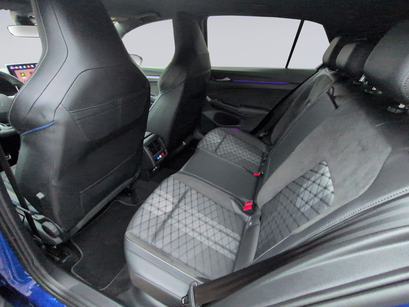 Golf VIII 1.5 TSI R-Line KAMERA+APP+ACC