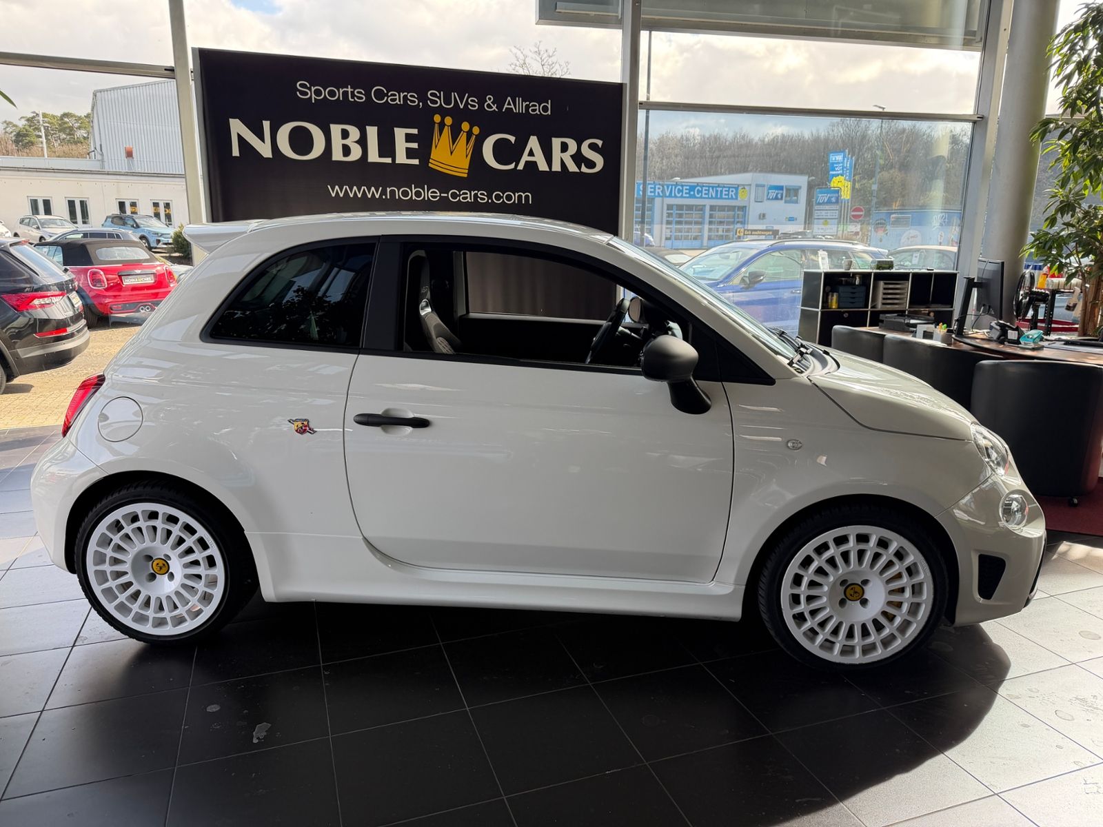 Fahrzeugabbildung Abarth 695 1.4 T-Jet BEATS NAVI ALU
