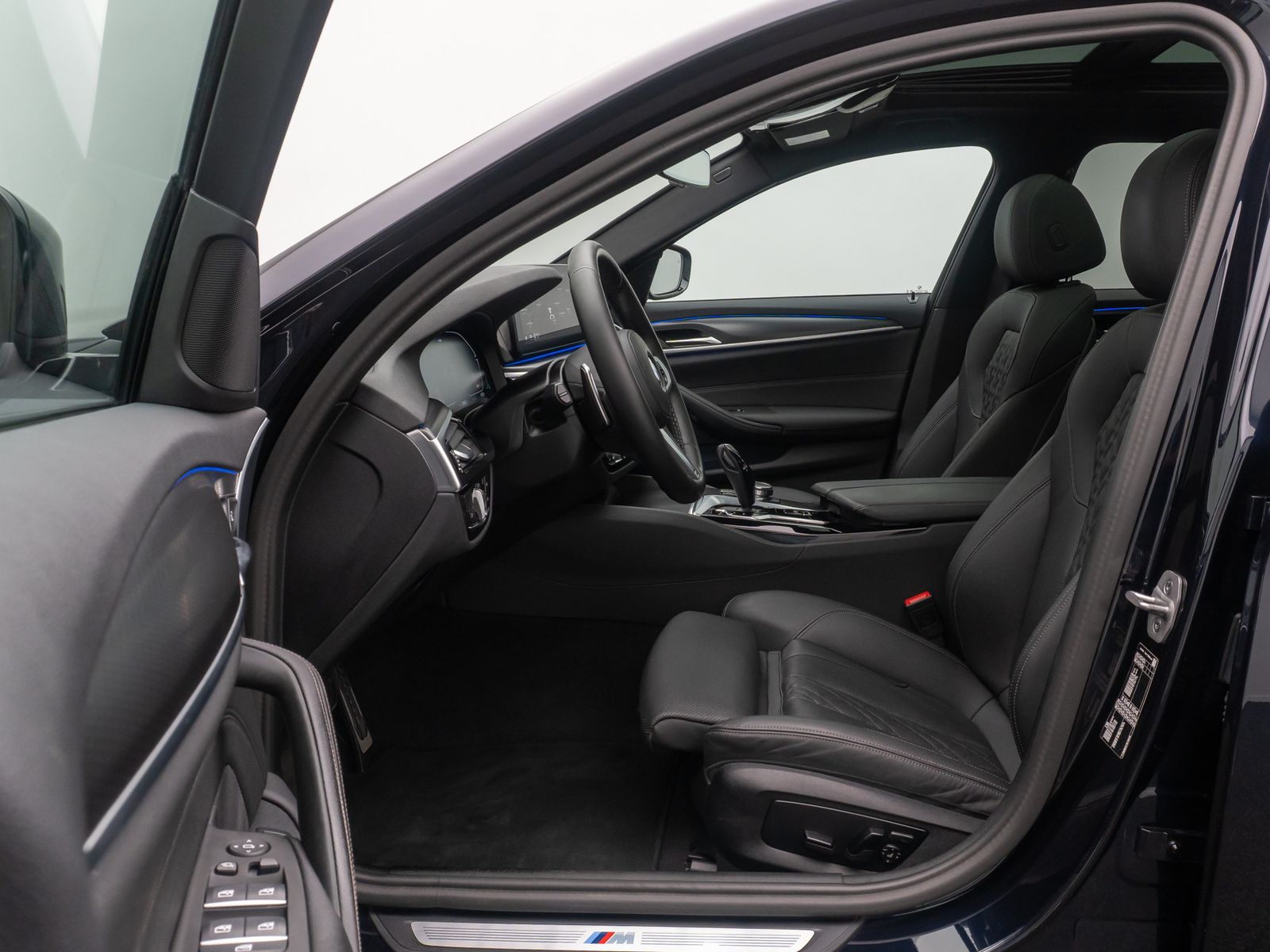 Fahrzeugabbildung BMW 530d M Sport DAB Laser AHK 4xKlima HUD Panorama
