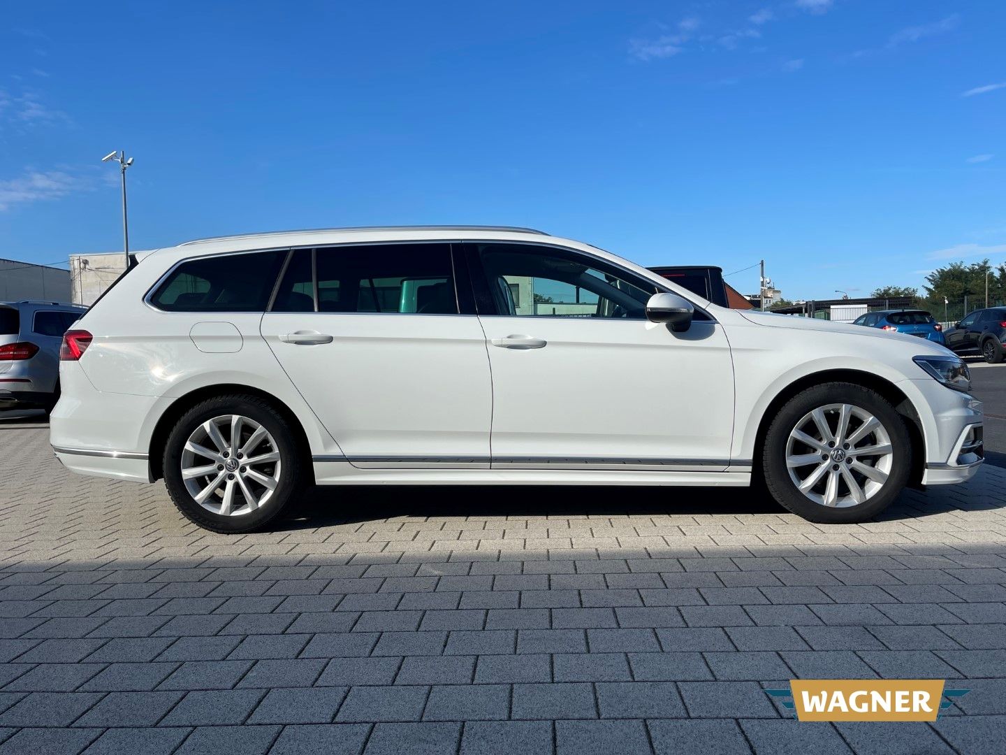 Fahrzeugabbildung Volkswagen Passat Variant R-Line Highline 1.8 TSI