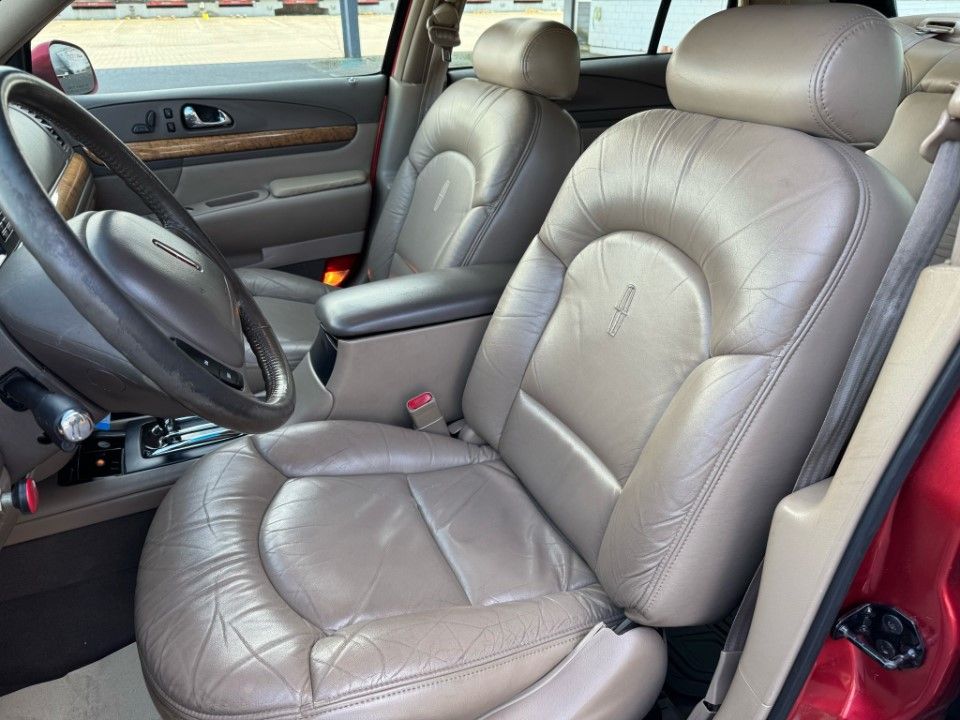 Fahrzeugabbildung Lincoln Continental Vinyl Dach kein Cabriolet V8