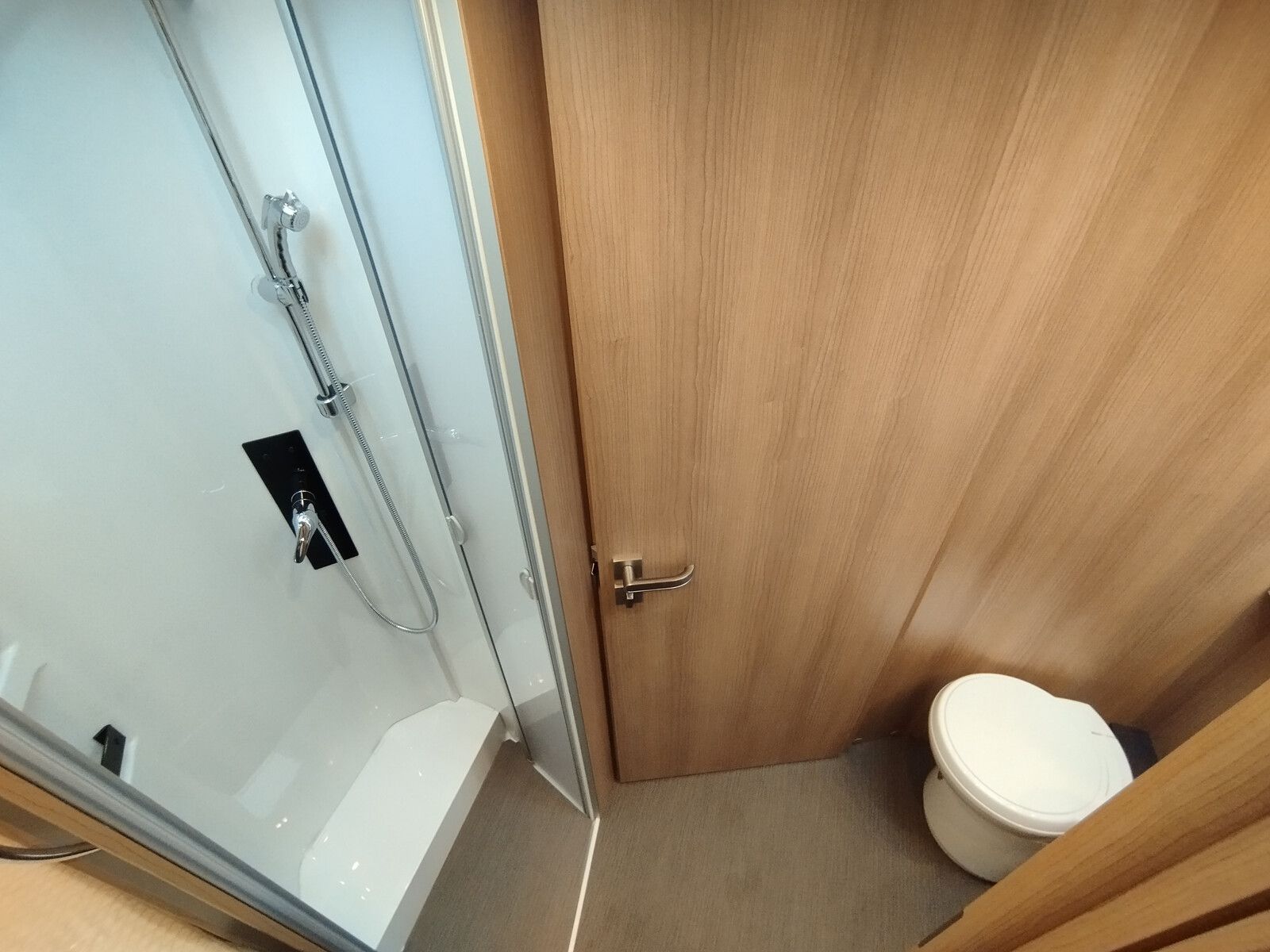 Fahrzeugabbildung Carthago C2-tourer I 147 RB LE L comfort Mercedes,TV,Navi