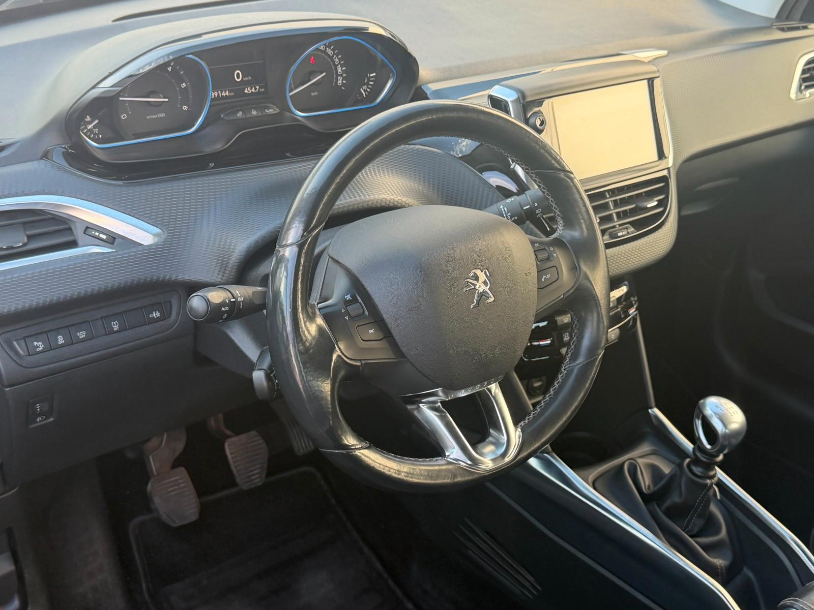 Peugeot 2008 Allure TEILLEDER/KLIMA/NAVI/AHK/PDC