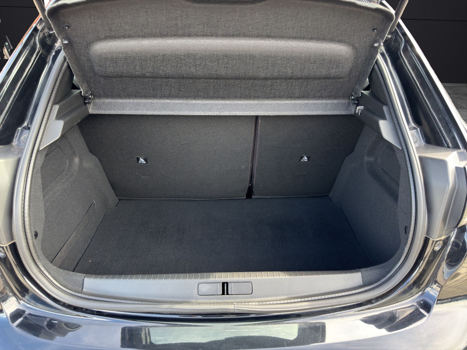 Fahrzeugabbildung Peugeot 208 e- Active/1.Hand/Dab/Shz/Klimaautomatik