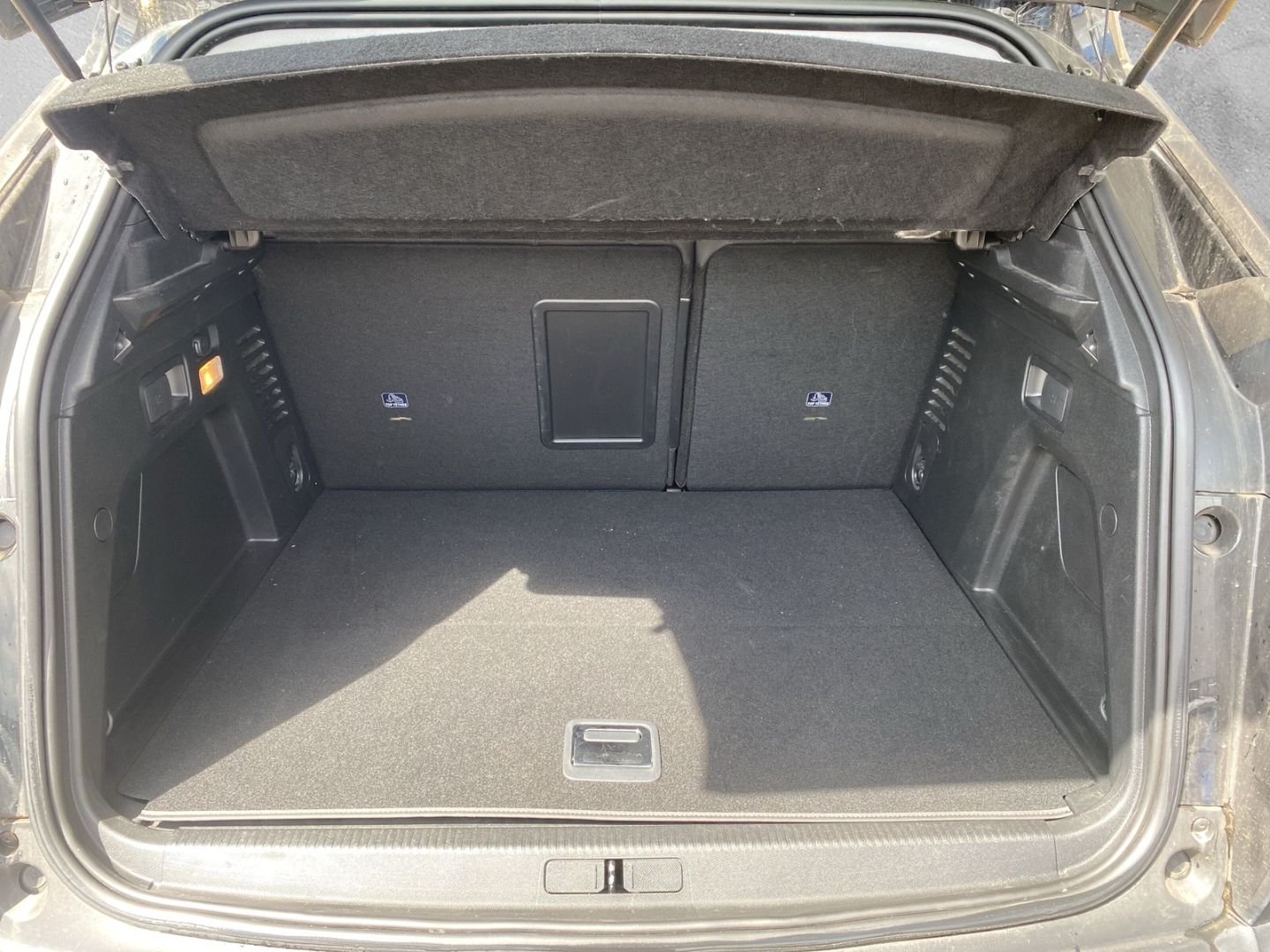 Fahrzeugabbildung Peugeot 3008 Hybrid 225 Allure Pack 1.6 Plug-In EU6d Nav