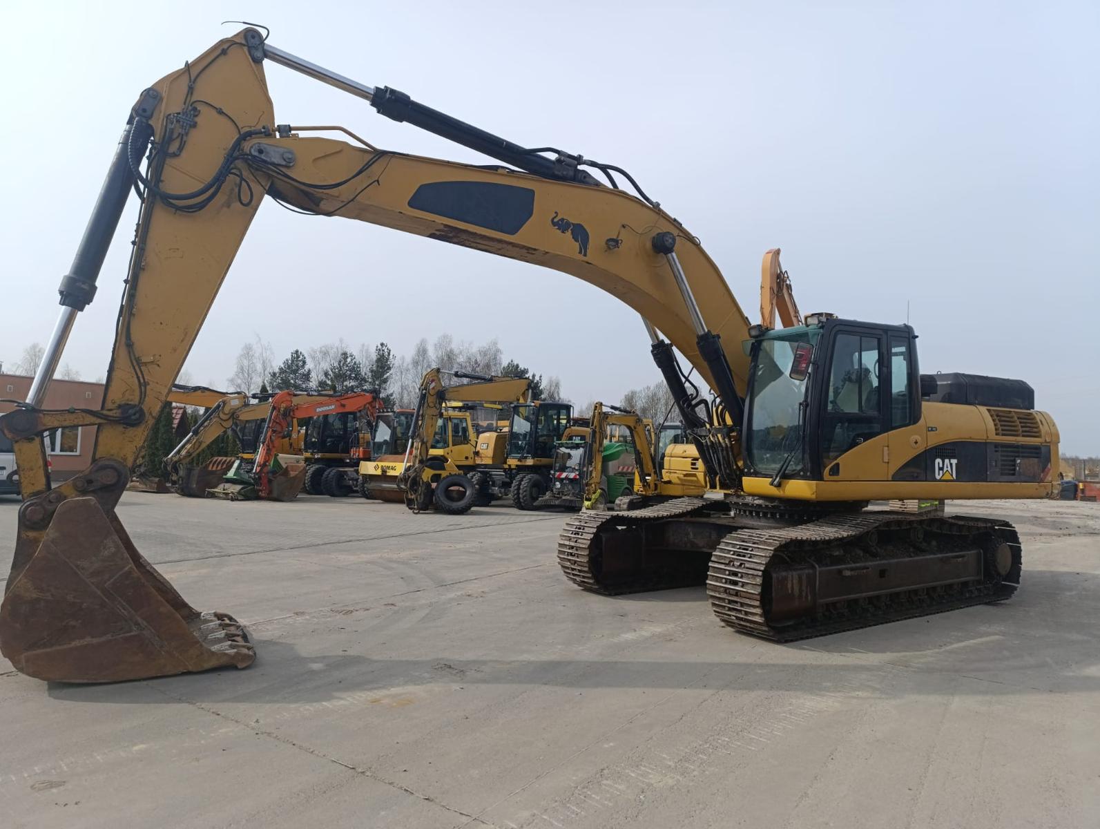 CAT 330D