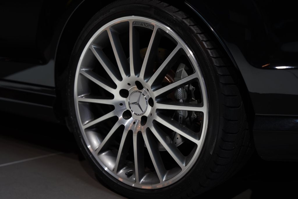 MERCEDES-BENZ C 63 AMG Coupe*H&K*PANO*LEDER*LED*MEMORY*DISTRON MERCEDES-BENZ C 63 AMG Coupe*H&K*PANO*LEDER*LED*MEMORY*DISTRON