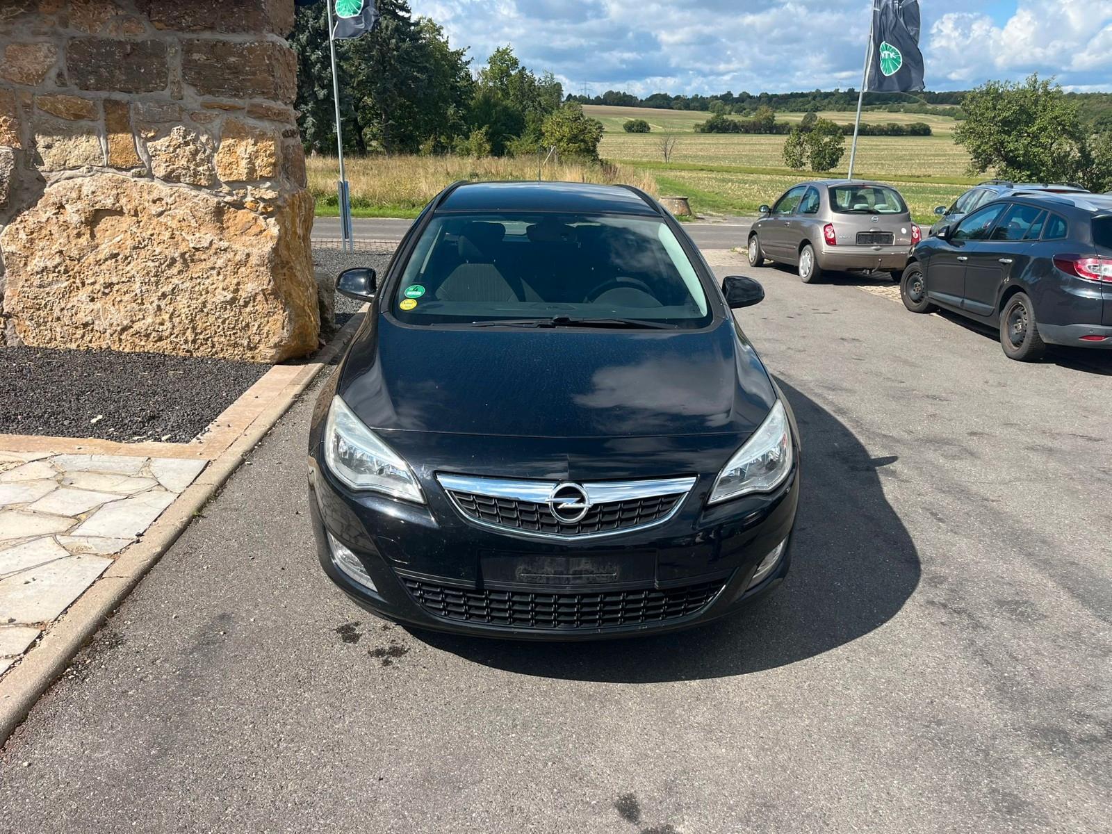 Opel Astra, 2011