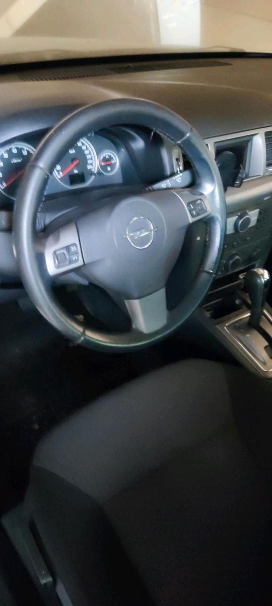 Opel Vectra 2006 — interior