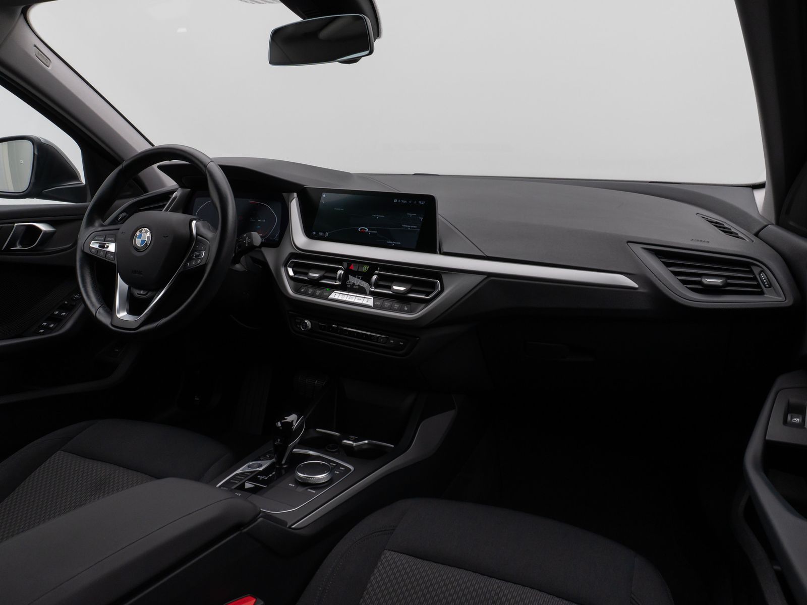 Fahrzeugabbildung BMW 118i Kamera DAB Lordos CockPitPro Lenkrhzg LED