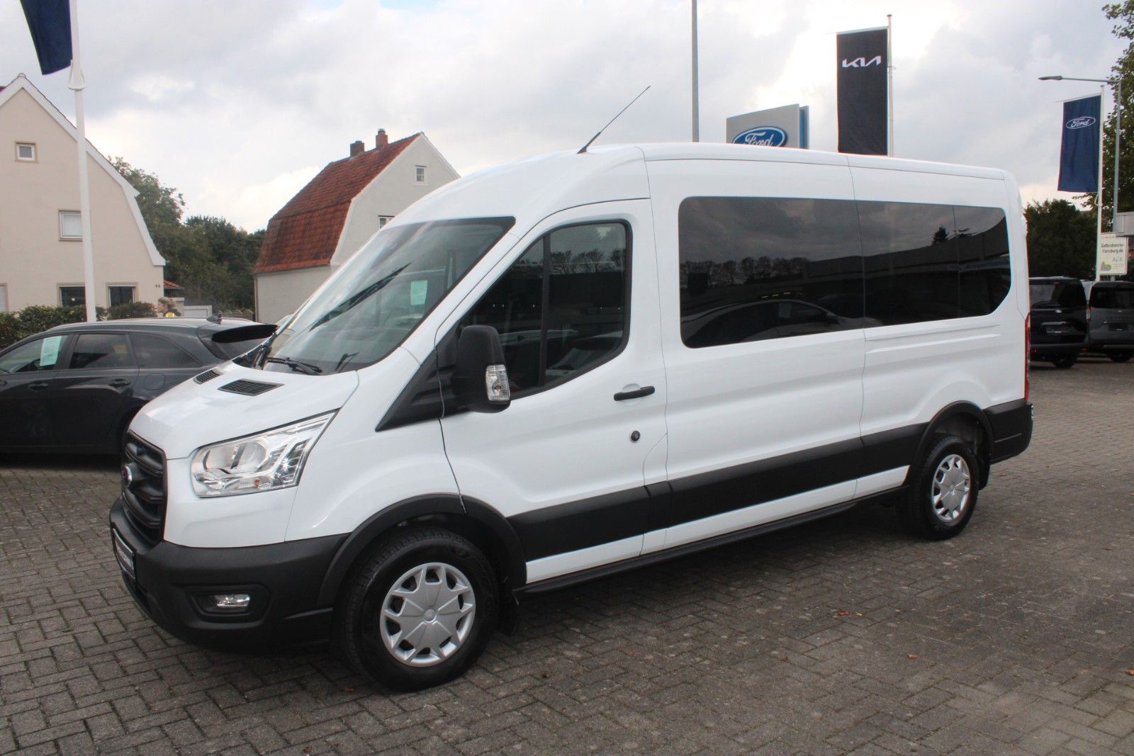 Fahrzeugabbildung Ford Transit L3 TREND 9-Sitze AHK CAM Allwetter KLIMA