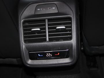 Volkswagen Passat Variant 1.5 eTSI DSG AHK Business Tiptron