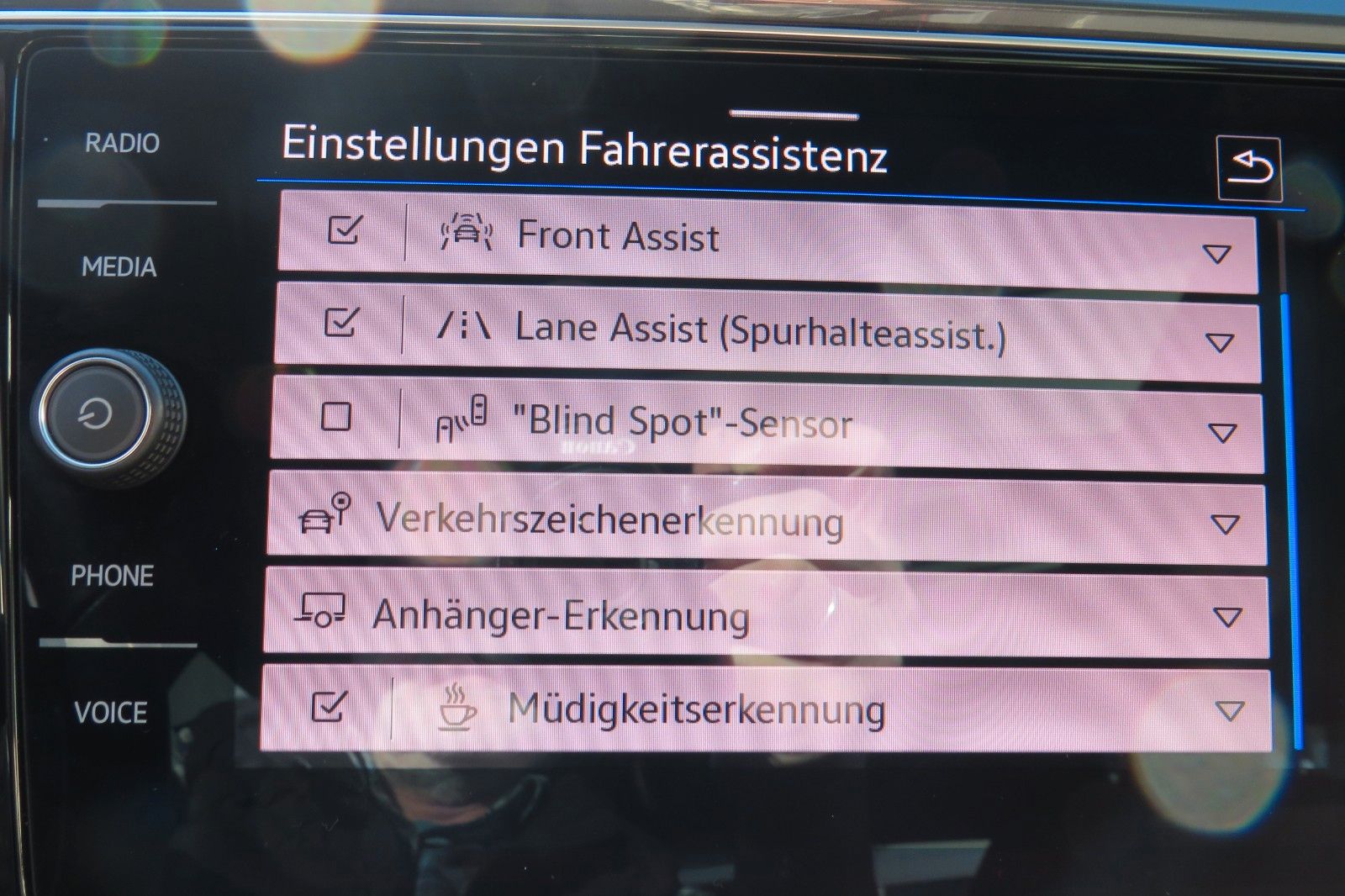 Fahrzeugabbildung Volkswagen T-Roc SPORT PANO AHK LED NAVI ACC PDC SITZH. 1.H