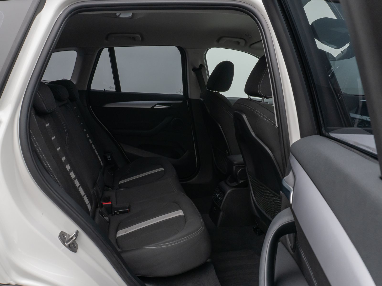 Fahrzeugabbildung BMW X1 sD18i Parkassistent DAB HiFi Navi LED Sport