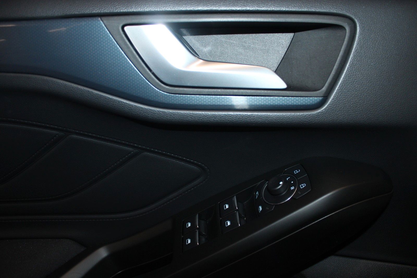 Fahrzeugabbildung Ford Focus Active Turnier LED NAVI WinterPaket CAM