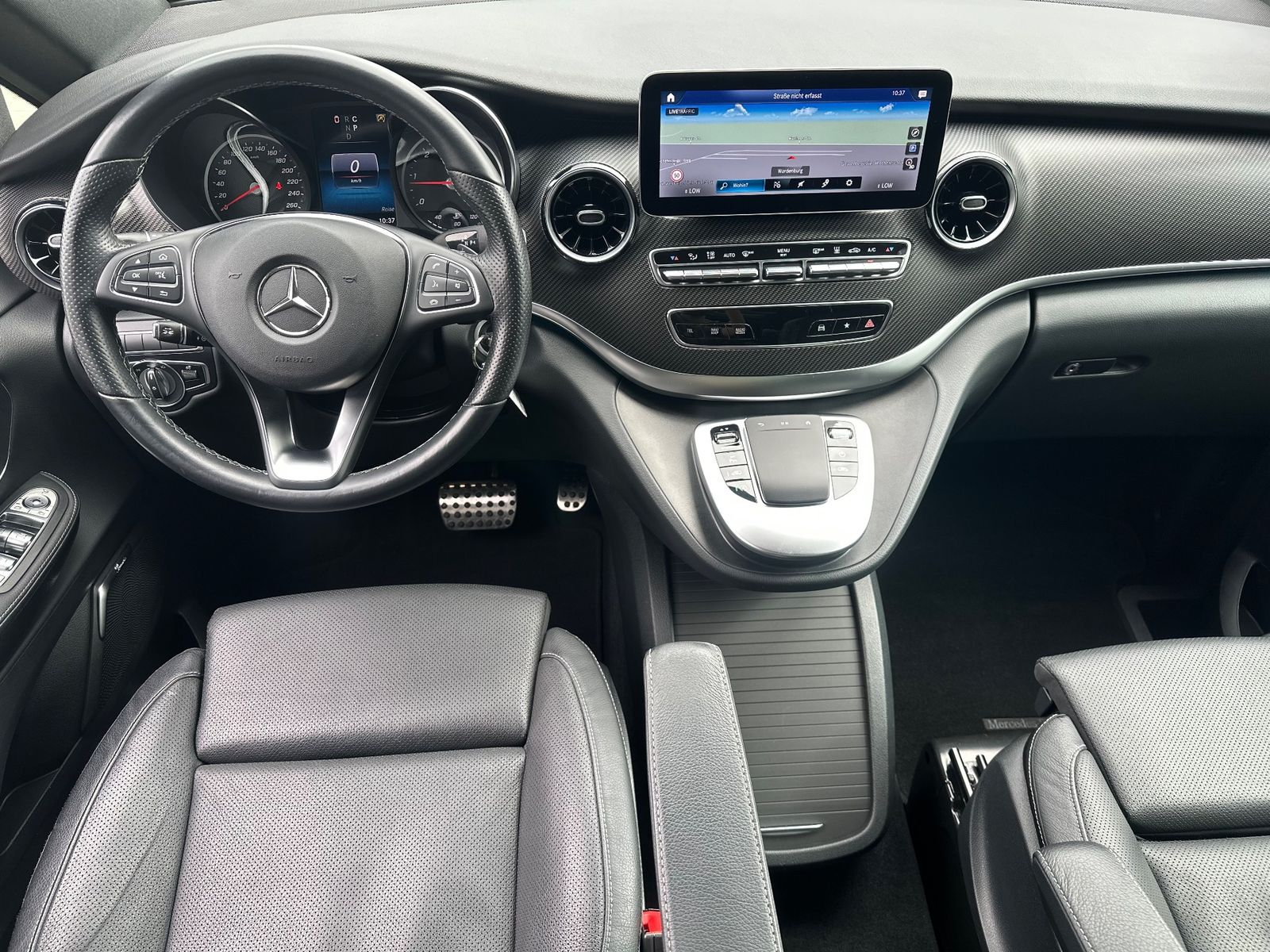 Fahrzeugabbildung Mercedes-Benz V 250 AMG-Line NAV+LED+360°+PANO+AHK+AIRMATIC