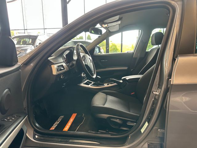 MYAUTOCENTER – Gebraucht- und Jahreswagen mit Werkstattservice in Pfaffenhofen BMW 318 *Klima*TÜV1027*KLIMA*PDC*