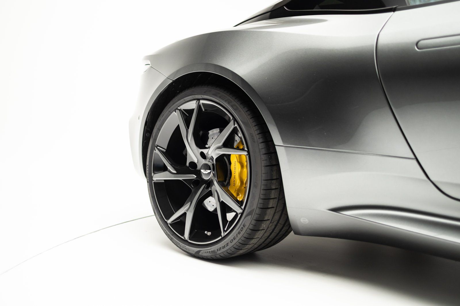 Aston Martin DBS (5.2 V12 FULL CARBON/1.Hand/Deutsches Fzg.)