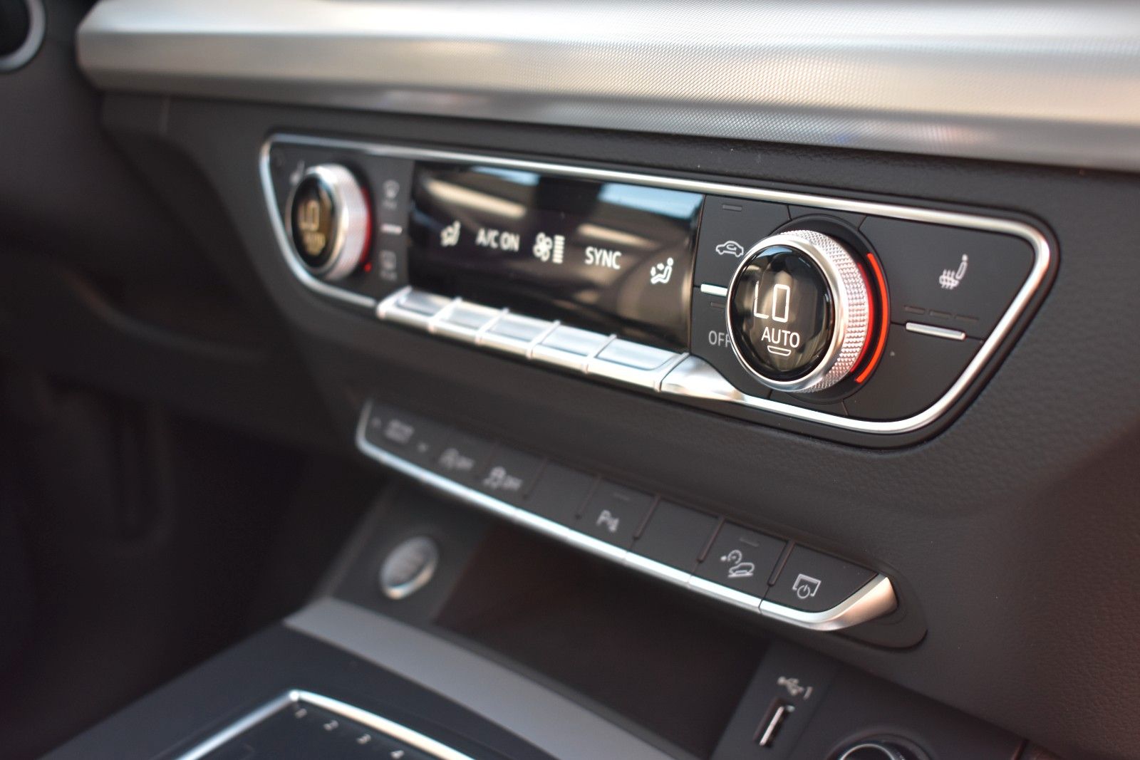 Fahrzeugabbildung Audi Q5 40 TDI quattro sport/Anhänger/LED/Tempomat