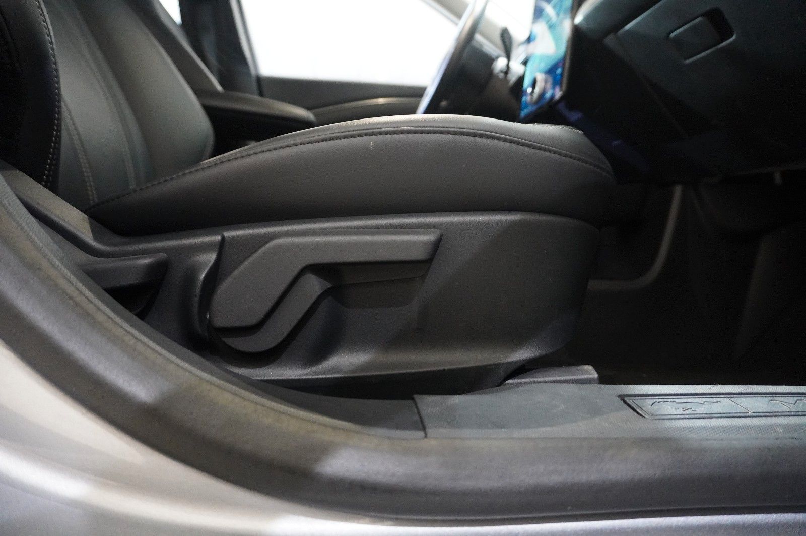 Fahrzeugabbildung Ford Mustang Mach-E NAVI/LED/KAMERA/LEDER/SHZ/DAB+