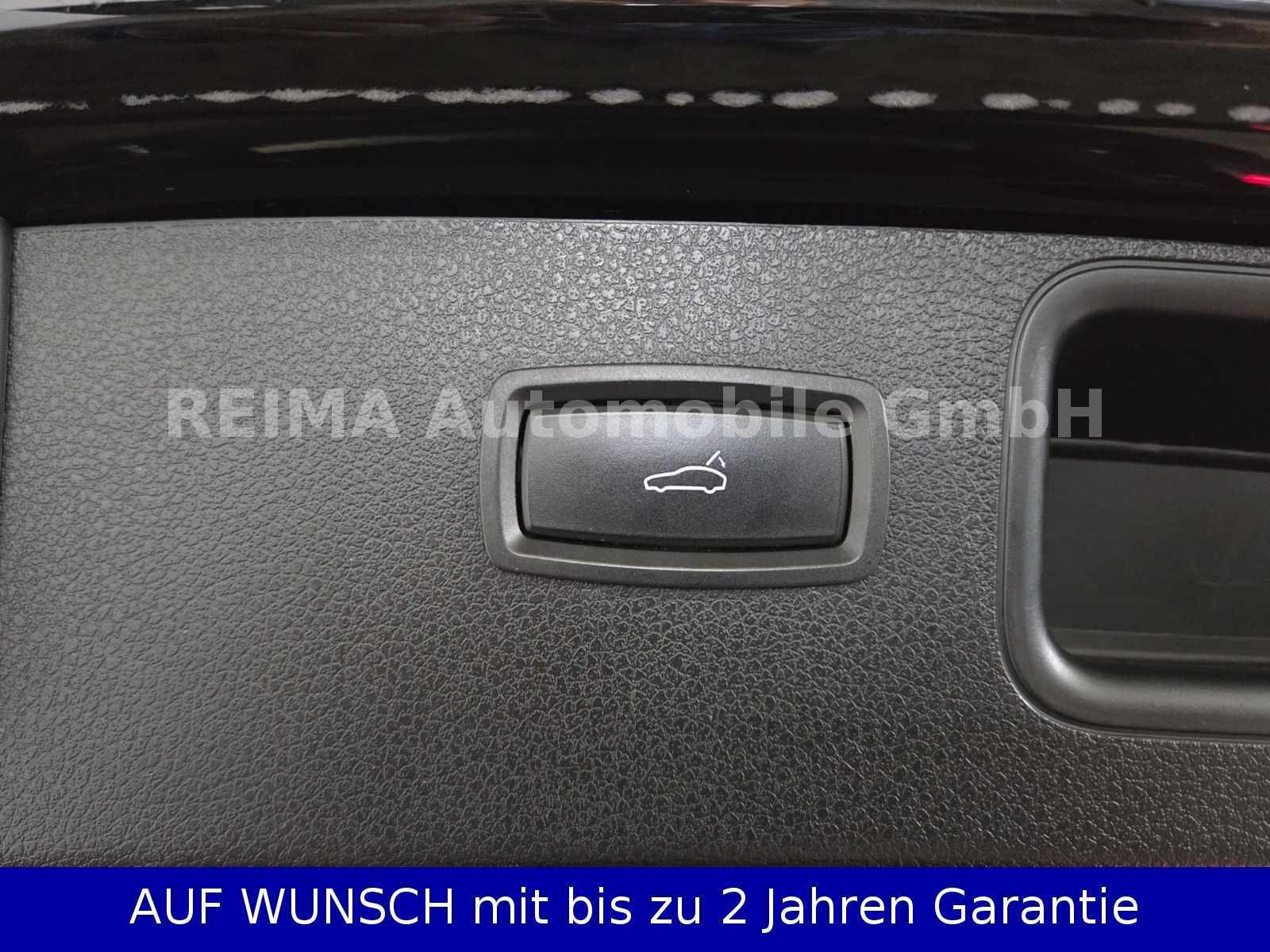 Fahrzeugabbildung Porsche Macan 2,0i, , LED, Standheizung, Luft, Pano