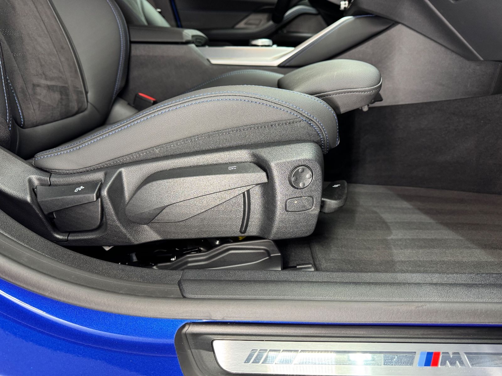 Fahrzeugabbildung BMW 420d Gran Coupe xDrive M SPORT|CURVED|ACC|