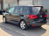 Volkswagen Touran Highline -Tüv 06/27 -AHK -Klimaa. -AUTOMA - Volkswagen Touran mit Benzin-Antrieb: Kleinbus, 2.0