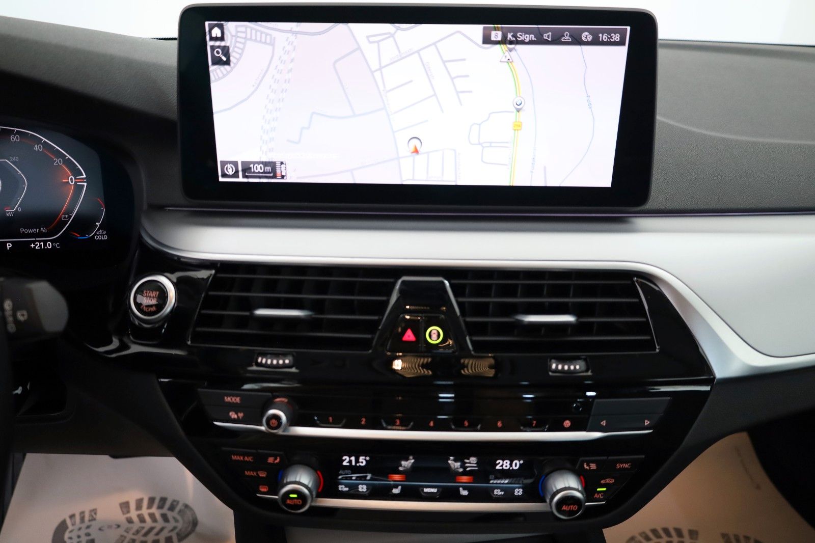 Fahrzeugabbildung BMW 530 d xDrive, Leder,Navi,LED,SH,HUD,Kamera