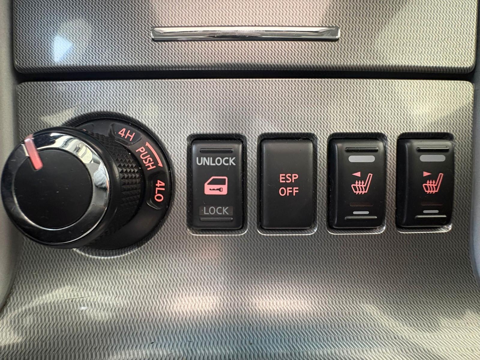 Nissan Navara Double cabine 3.0 231ch - Attelage - Régulateur - Ecran tactile - Sièges chauffants