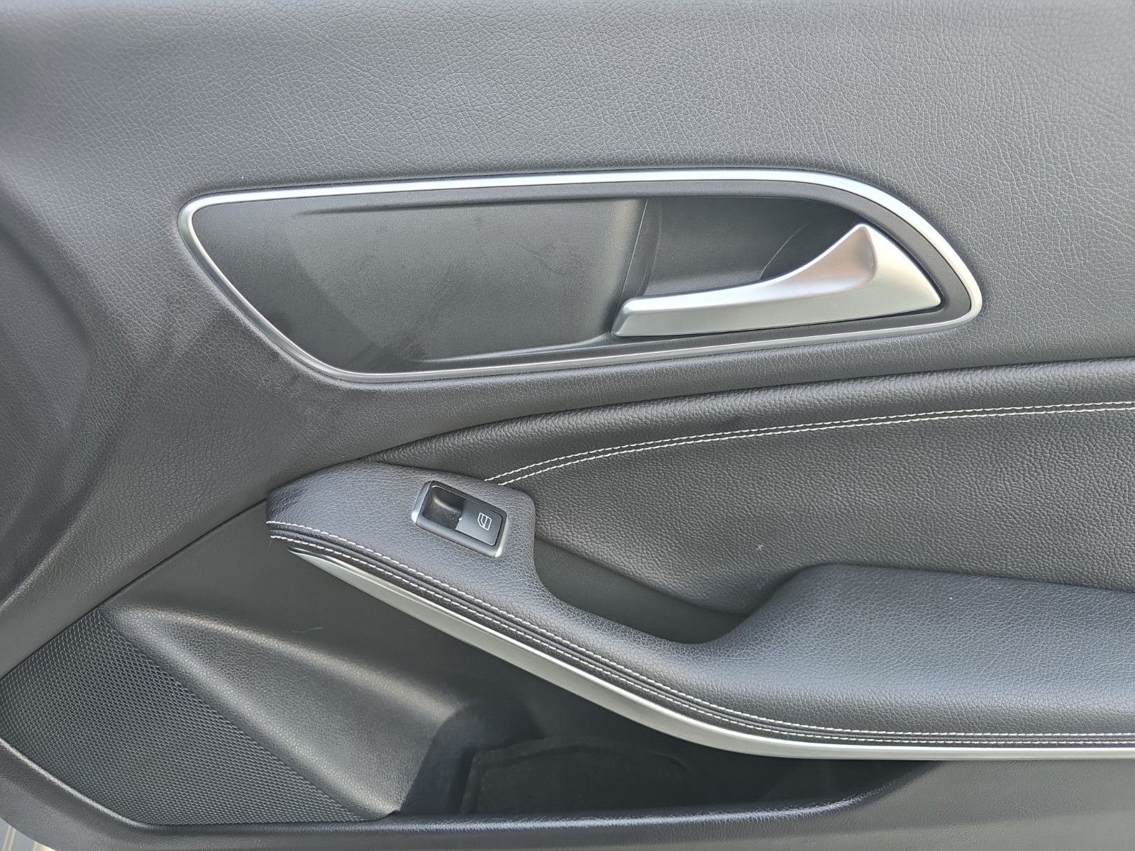 Fahrzeugabbildung Mercedes-Benz 180 CLA Shooting Brake /AUT/NAVI/PDC/LED/NIGHT