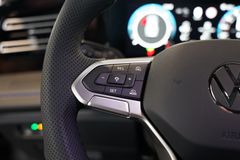 VW Tiguan 1.5 eTSI R-Line | Pano | HuD | AHK | 20" VW Tiguan 1.5 eTSI R-Line | Pano | HuD | AHK | 20"