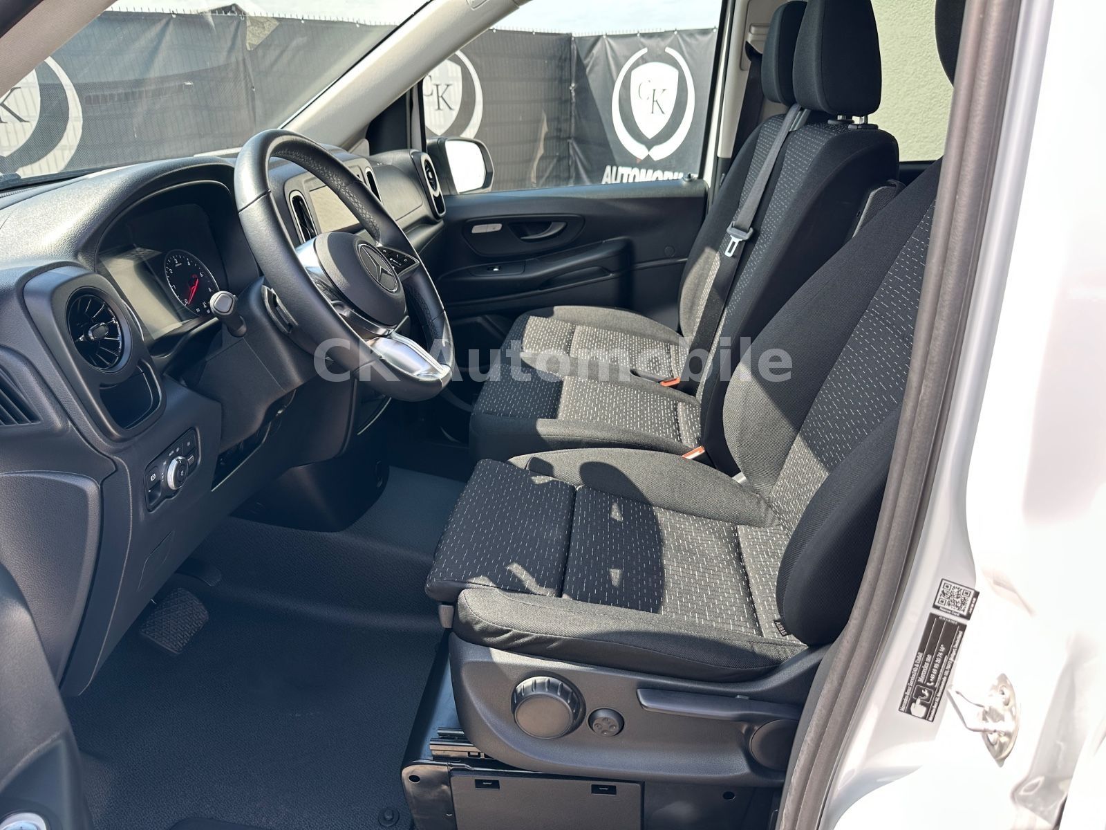 Fahrzeugabbildung Mercedes-Benz Vito Tourer 119 PRO lang/9 Sitze/Navi/LED/Kamera