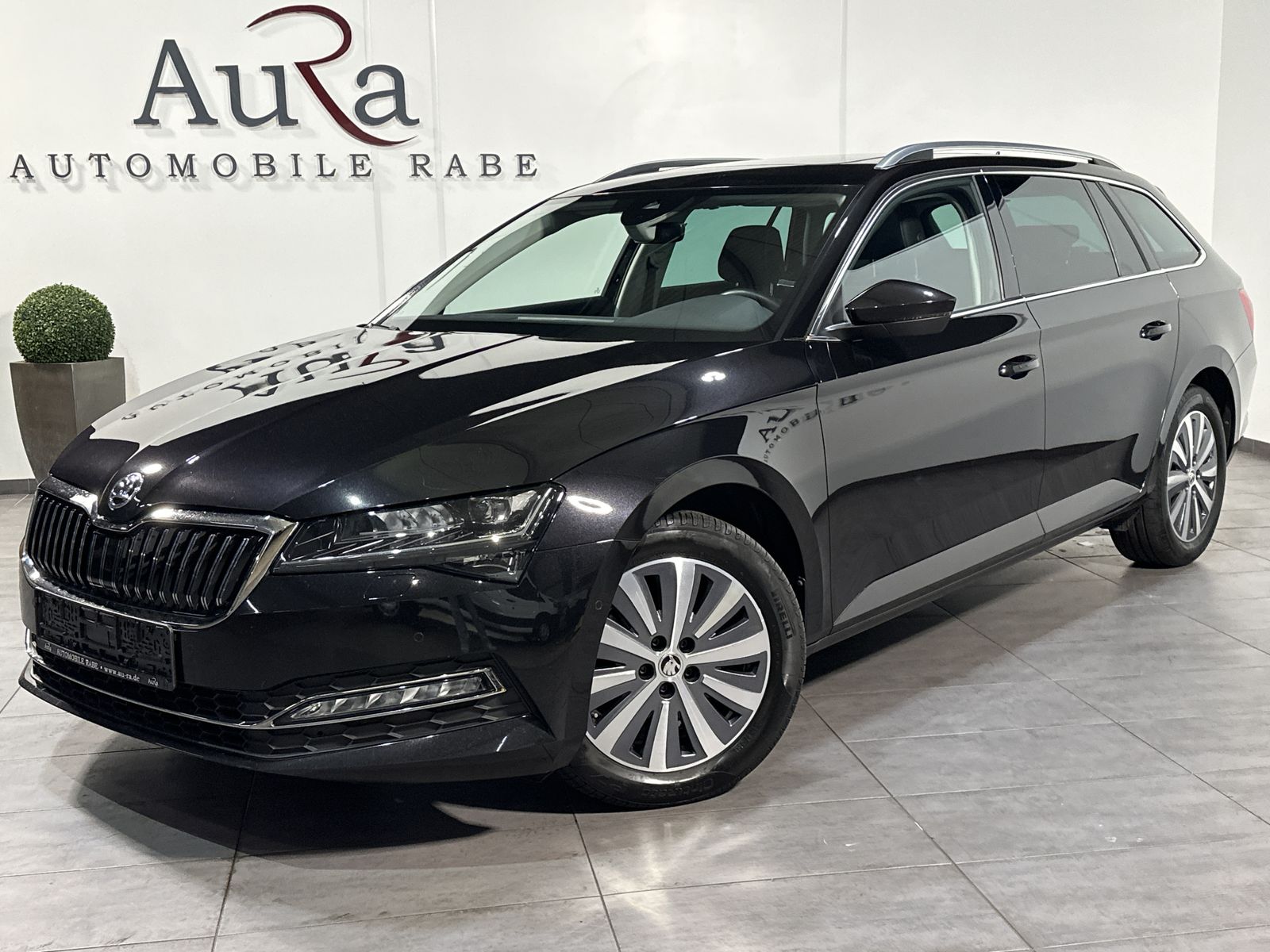 Fahrzeugabbildung SKODA Superb Combi 2.0 TDI DSG Style NAV+LED+PANO+ACC