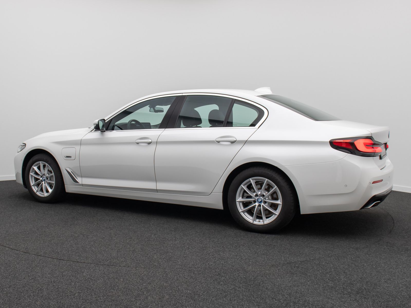 Fahrzeugabbildung BMW 530e ACC 360° HUD DAB Memory Alarm Leder Sport