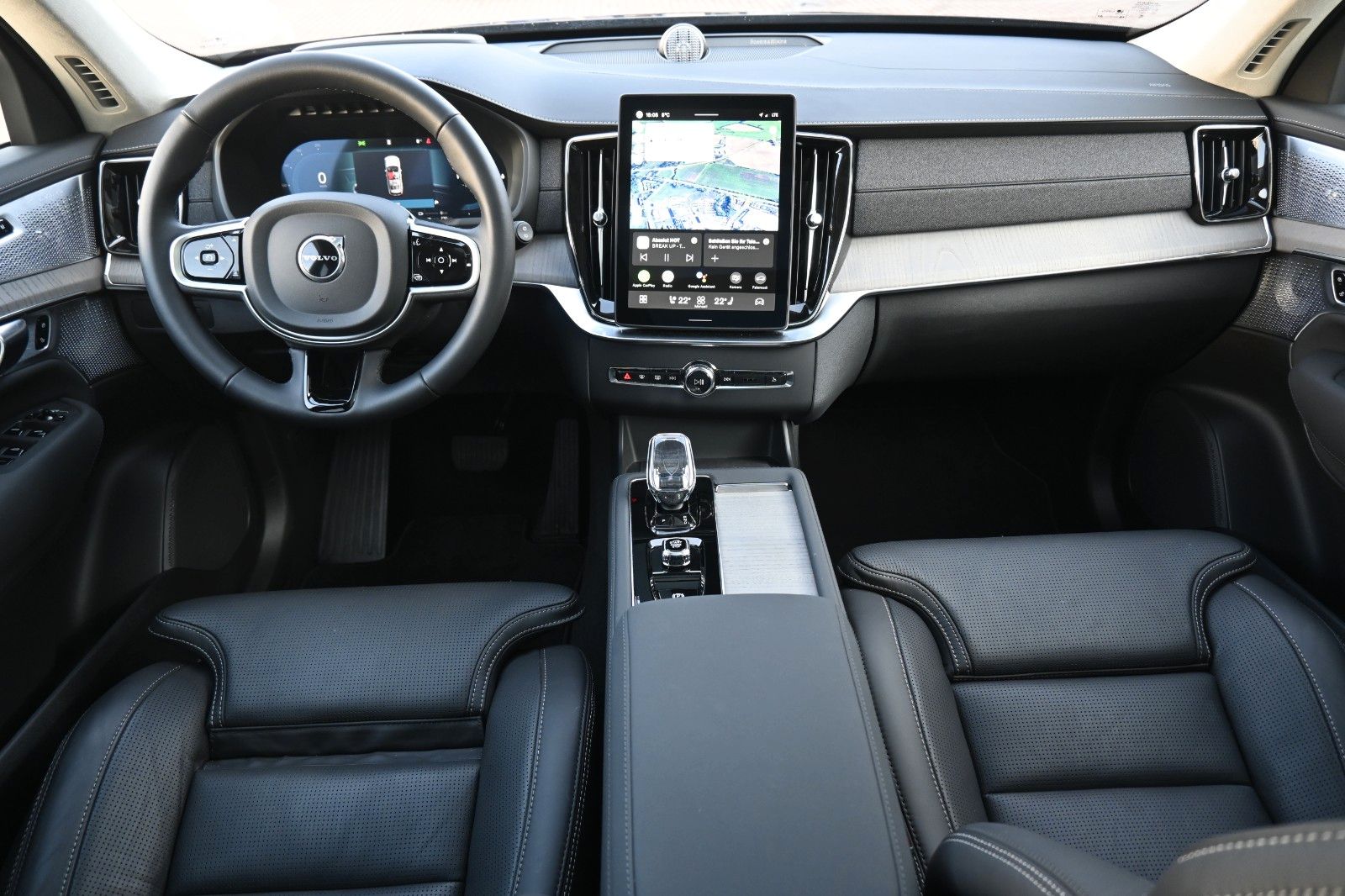 Fahrzeugabbildung Volvo XC90 T8 AWD Ultra Dark*STDHZG*360**LUFT*B&W*22"