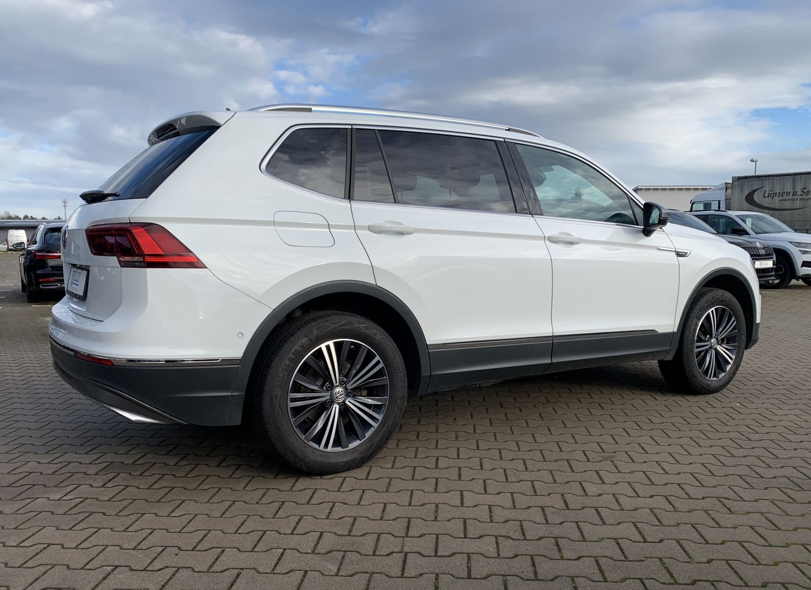 Fahrzeugabbildung Volkswagen Tiguan Allspace 2.0 TDI*Highline*4Motion*AHK*LED