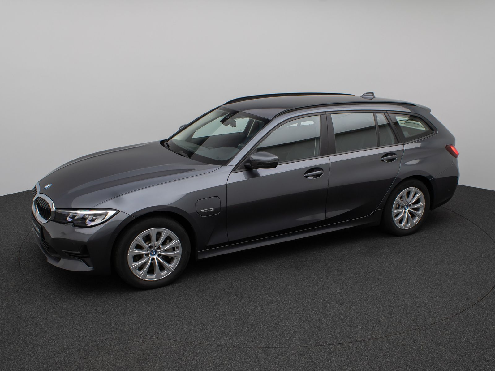 Fahrzeugabbildung BMW 330e Kamera DAB HiFi DrivingAssist Alarm Sport