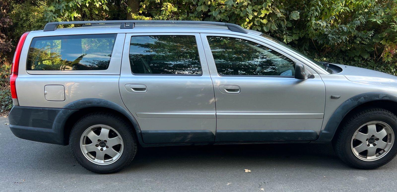 Volvo XC70 2004 — engine 209 HP (154kW)