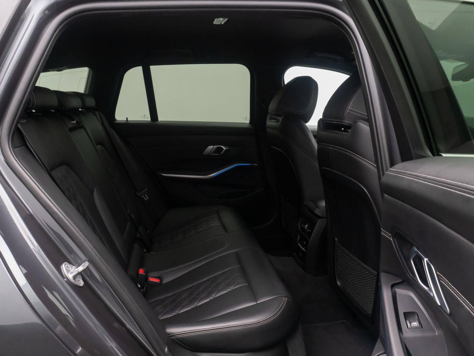 Fahrzeugabbildung BMW 330e xD M Sport Individual Kamera Laser HUD 19"