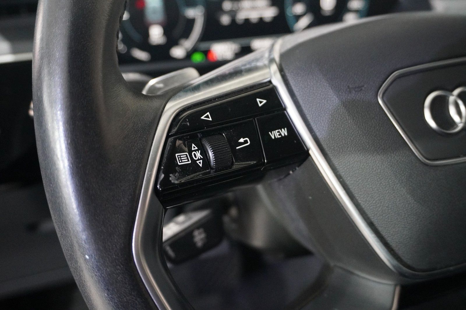 Fahrzeugabbildung Audi e-tron 50 quattro ADVANCED NAVI/LED/SPORT/SH/DAB