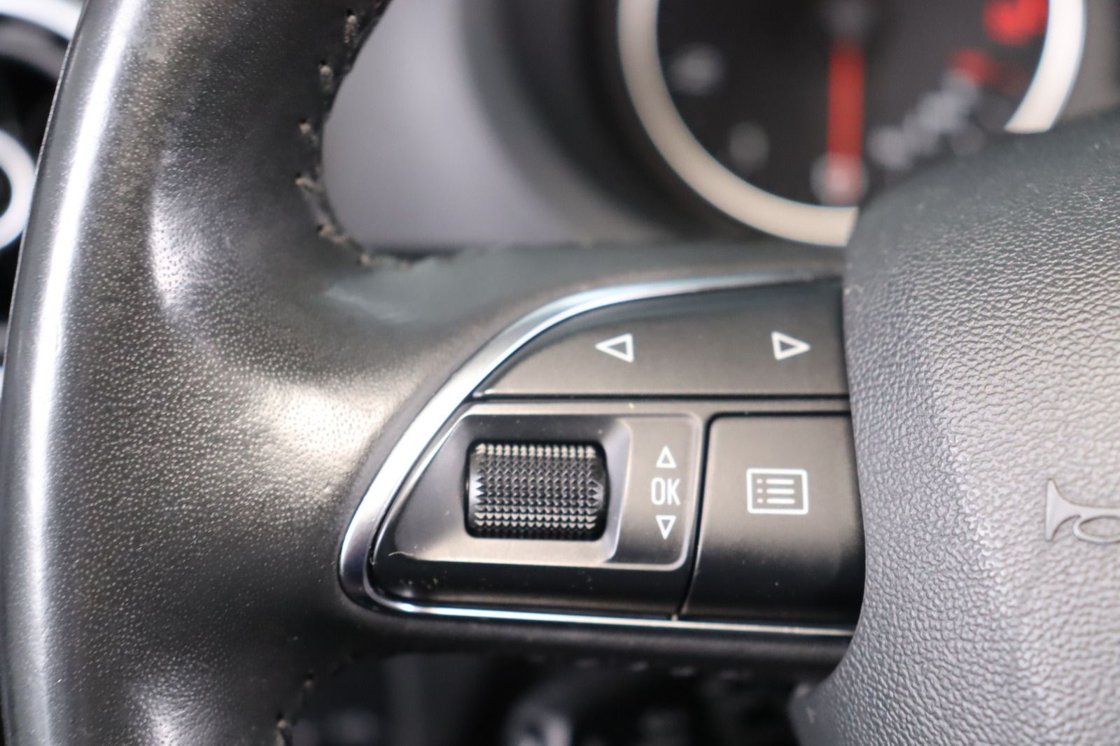 Fahrzeugabbildung Audi A3 1.4 TFSI Ambiente Sportback * Navi * Bi-Xenon