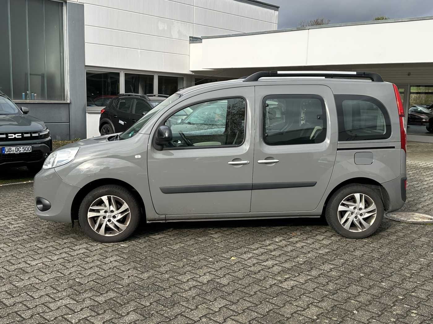 Fahrzeugabbildung Renault Kangoo Paris Deluxe 1.6