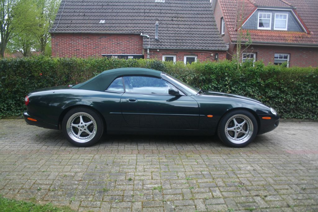 Jaguar XK8