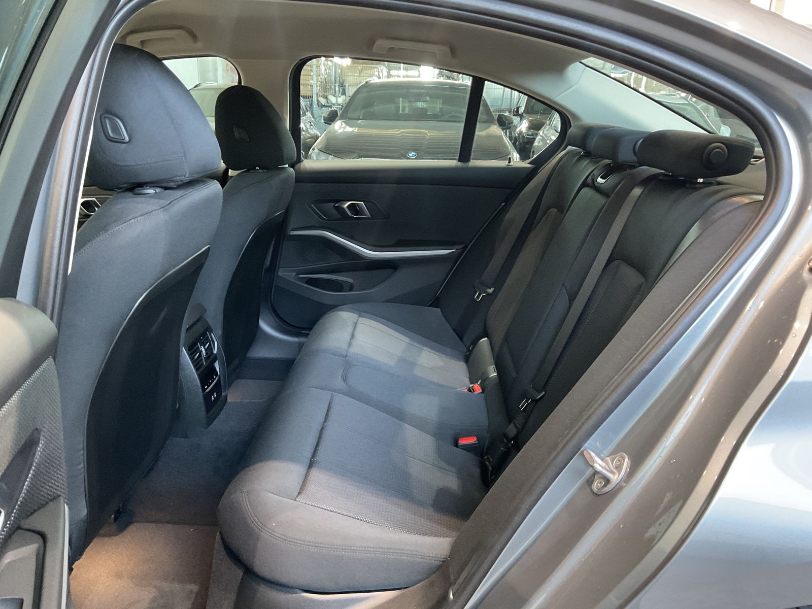 Fahrzeugabbildung BMW 318i DAB Komfortzg. AHK Shz