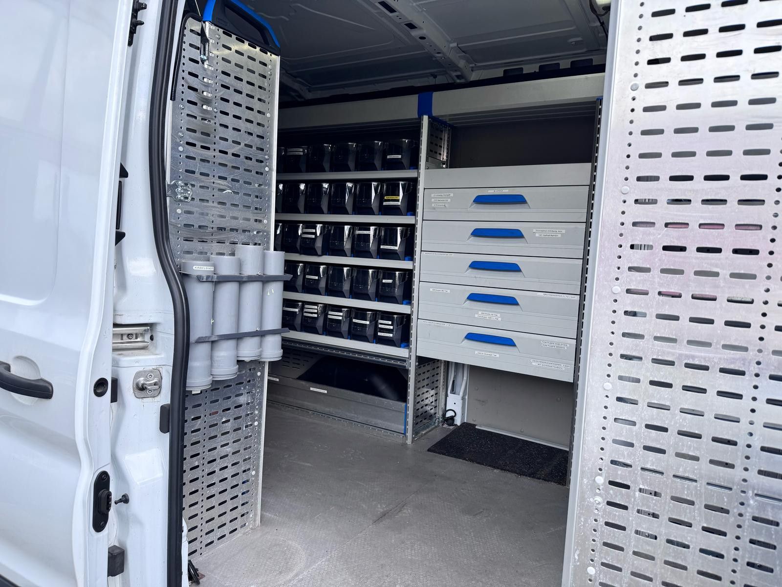 Fahrzeugabbildung Ford Transit 350  L2H2 4x4 Allrad *NAVI*KLIMA*SORTIMO